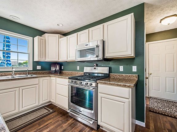 5th image of 18691 Taft Ct