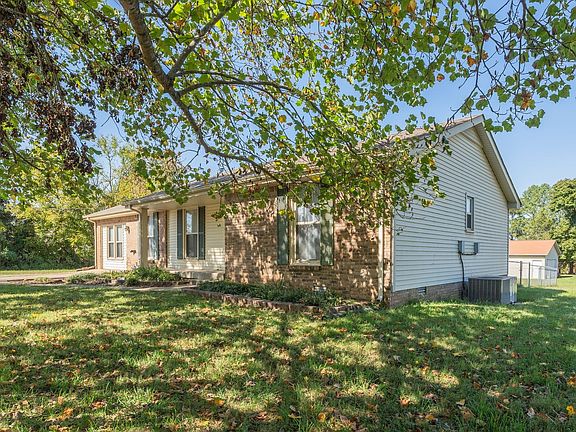 3rd image of 302 Hillman Dr
