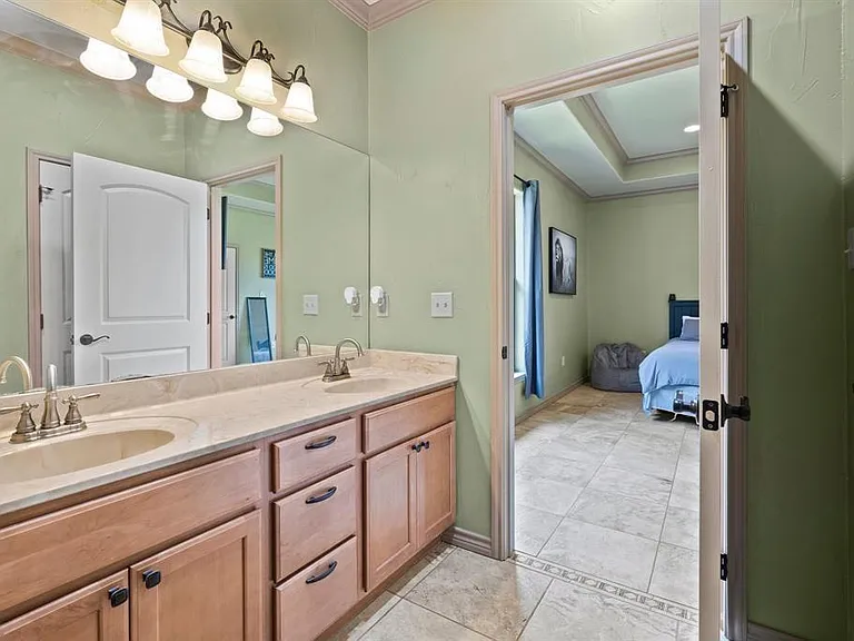 1404 Kings Valley Dr — Photo 18