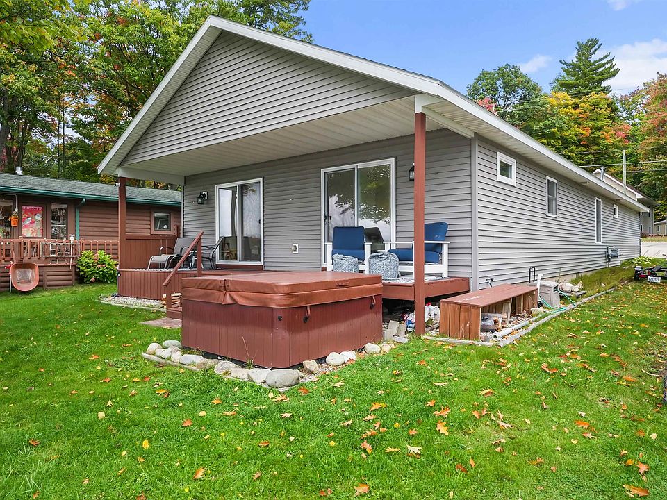 2107 E Lake Mitchell Dr, Cadillac, MI 49601 Zillow