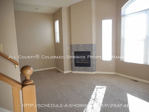 4th image of 105 Laurel St