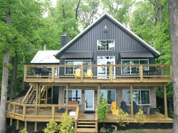 9421 E Dogwood Dr, Rockville, IN 47872