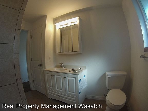 4th image of 466 E Woodland Ave
