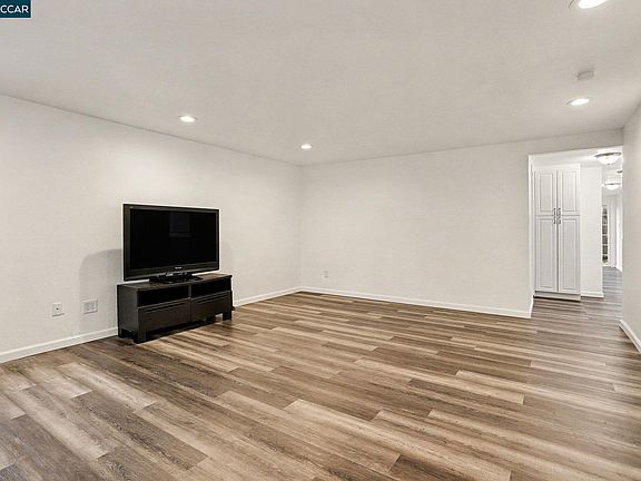 4th image of 4041-4047 Ellis Rd