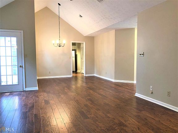 2nd image of 831 Bedford Park