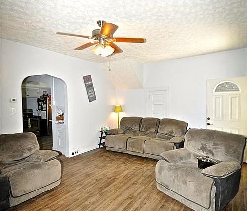 5th image of 432 W 4th St