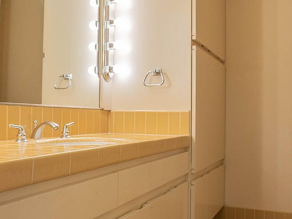 4th image of 1818 Broadway APT 305