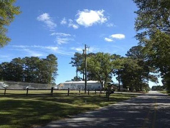 Exterior Neighborhood (street photo)