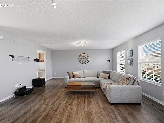 4th image of 1873 Edgewater Dr