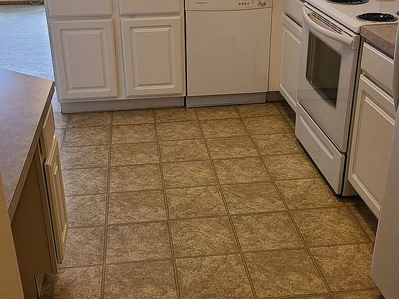 4th image of 200 Prairie Heights Dr APT 204