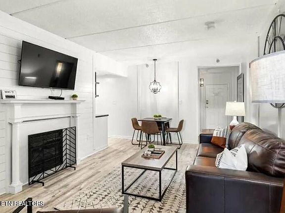 3rd image of 413 Baskins Creek Rd #502