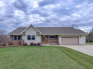 S49W25420 Gruettner Dr, Waukesha, WI 53189