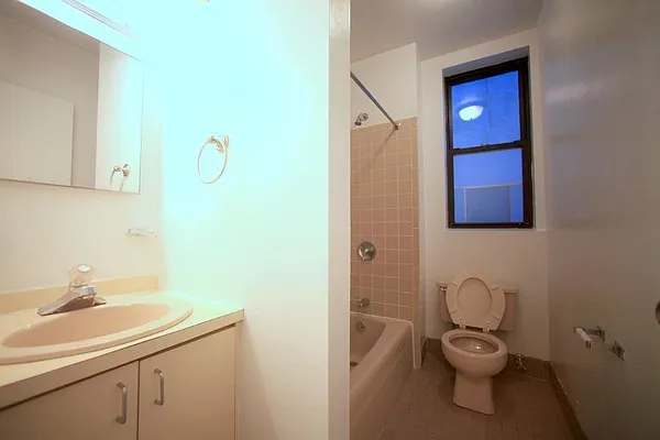Rented by Metropolitan Realty | media 15
