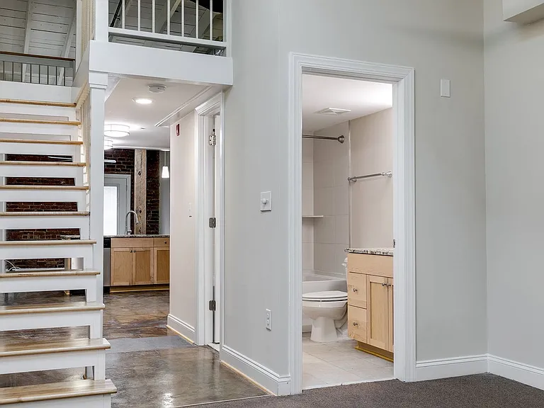 1710 E Franklin St — Photo 15
