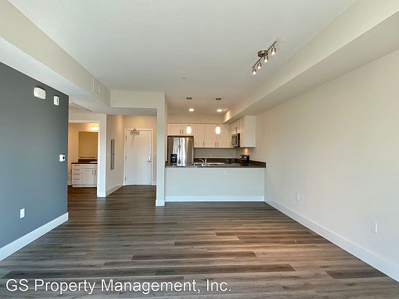 4th image of 975 S 1st St #303