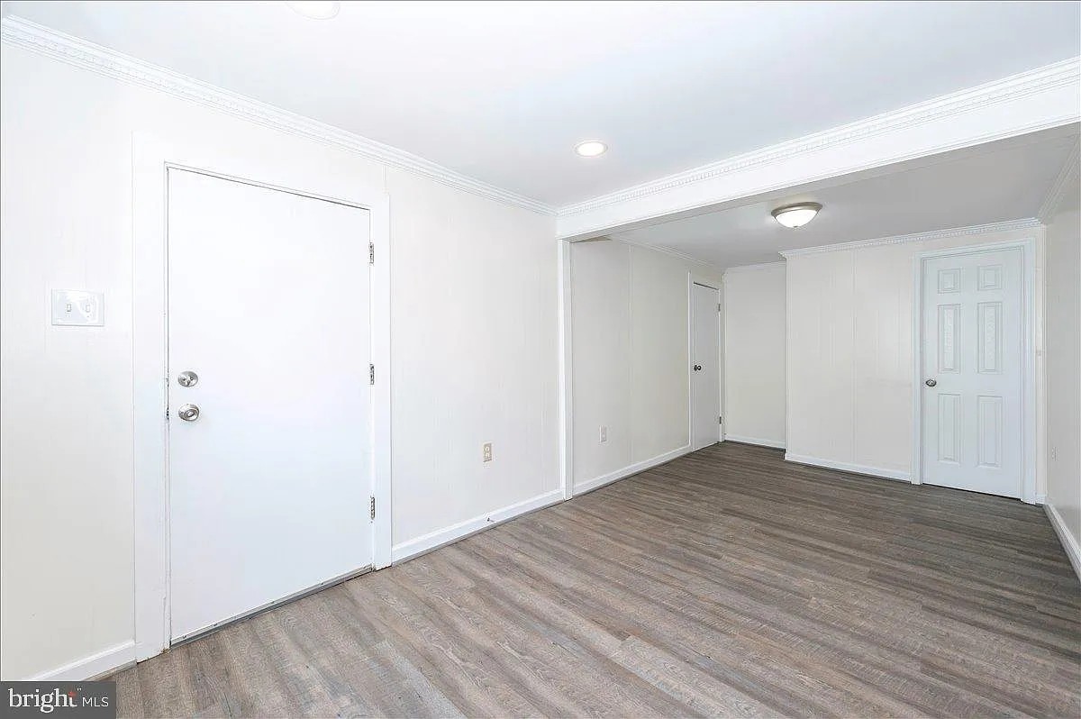 3 bed, 2.0 bath, 1391 sqft, $2,000 — Photo 4