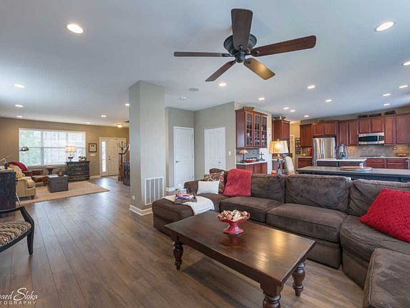 3rd image of 2542 Heron Ln