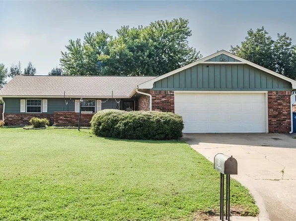 104 Caulder Dr, Chickasha, OK 73018