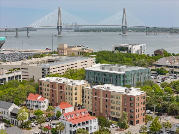33 Calhoun St APT 122, Charleston, SC 29401