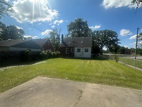 2nd image of 27366 Freda St