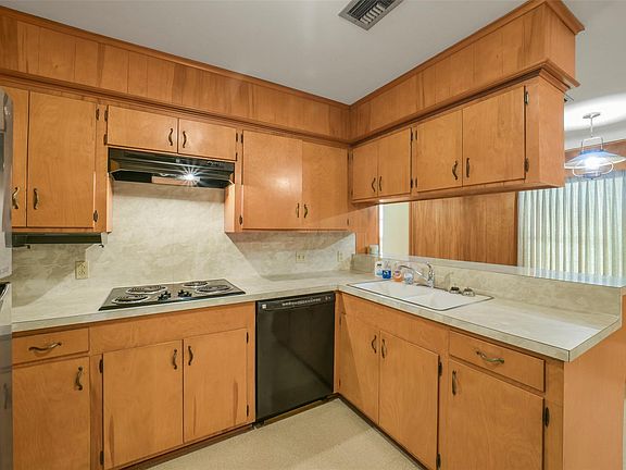 4th image of 705 Darlene Ln
