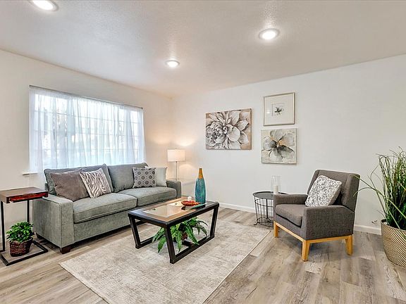 4th image of 5515 Spinnaker Dr APT 1
