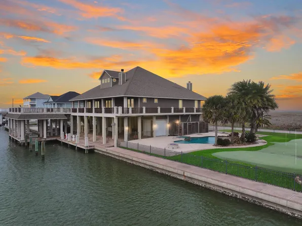 1239 Lagoon Dr, Crystal Beach, TX 77650