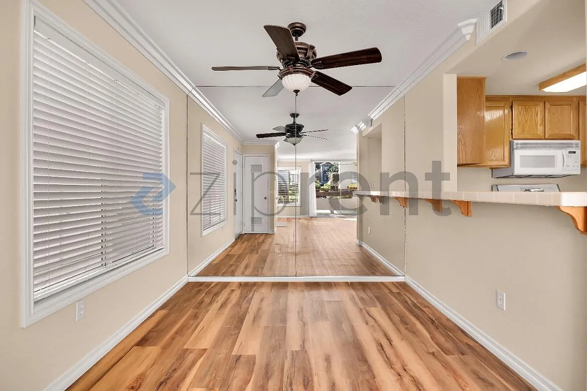 2 bed, 944 sqft, $3,300 — Photo 2
