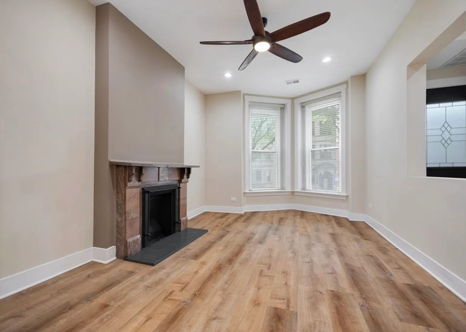 2 bed, 1000 sqft, $2,550 — Photo 3