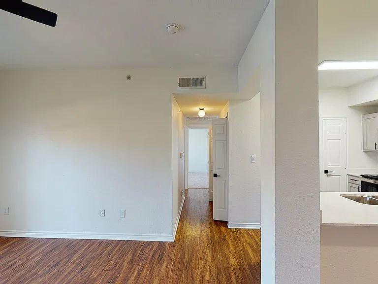 9th Street Apartments — Photo 36