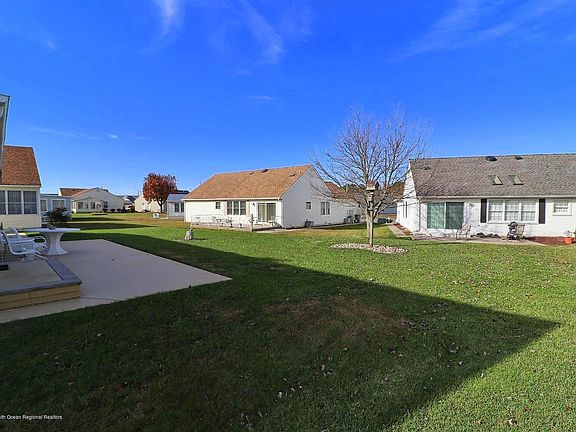 4th image of 34 Portsmouth Dr