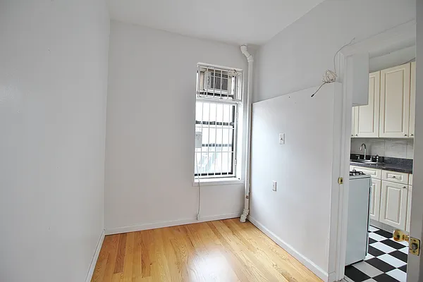 Rented by Julianna Realty Corp | media 25