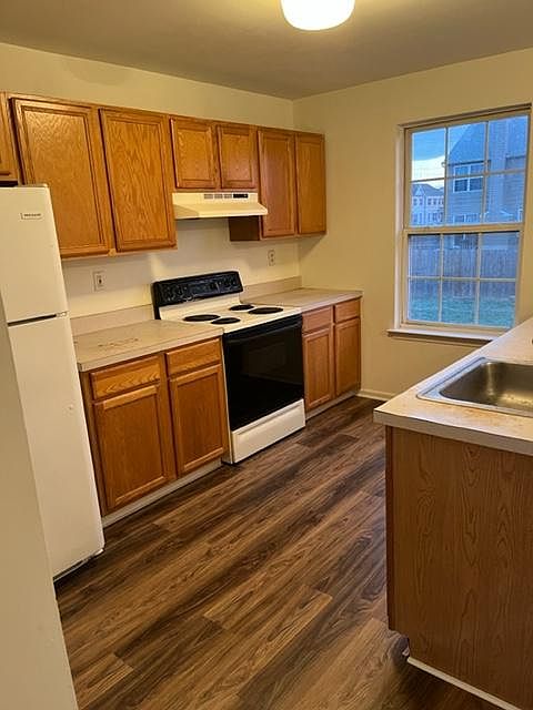 2nd image of 387 Addison Rd