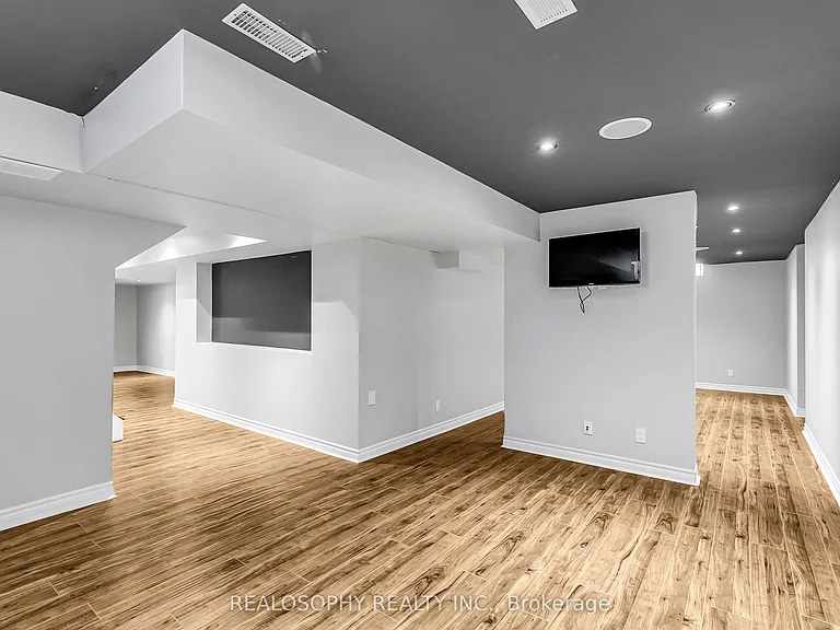 284 Bilbrough St — Photo 24