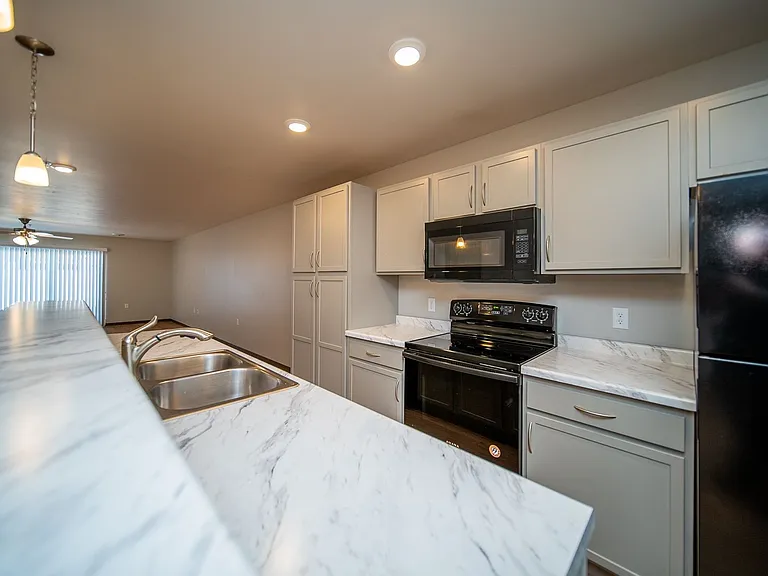 4802 S Hosta Ave — Photo 4