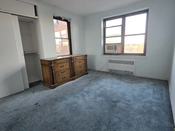 1075 Ocean Parkway image 7 of 9