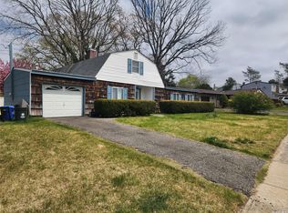38 Arrow St, Selden, NY 11784