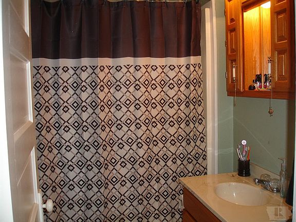 4th image of 203 N Olive St