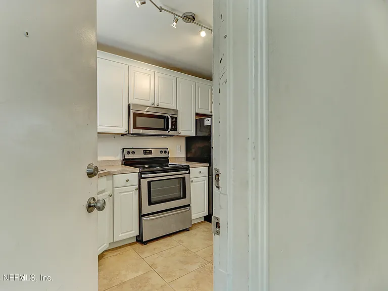 2358 Herschel St #1 — Photo 10