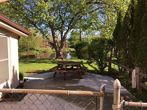 3rd image of 1623 Ladbrooke Ln