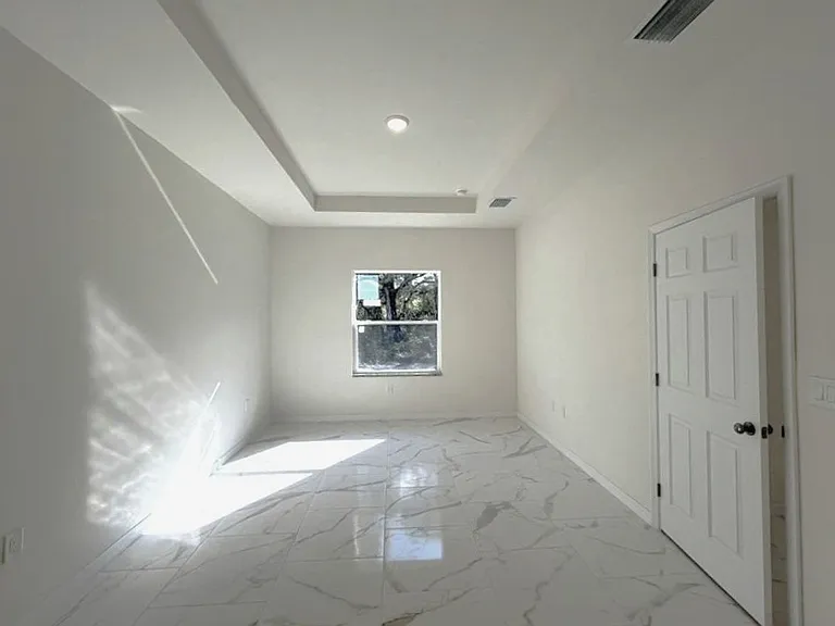 1236 Ramsay St E — Photo 11