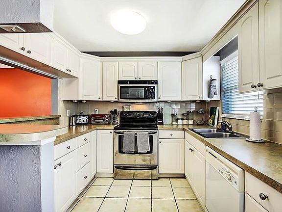 5th image of 4119 Helena St NE