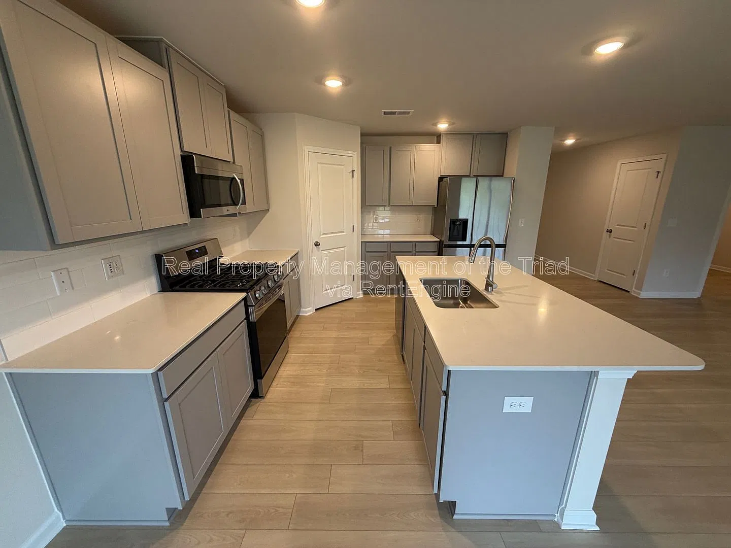 3 bed, 2.0 bath, 1532 sqft, $1,895 — Photo 4