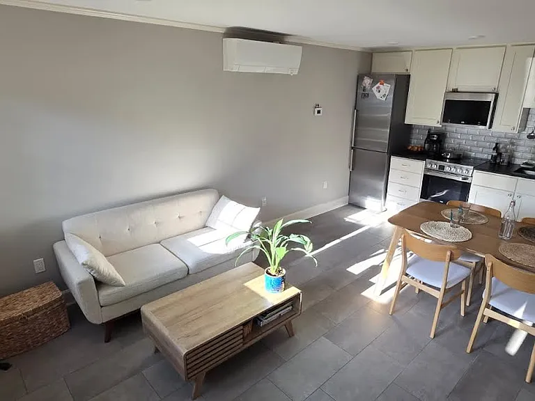111 Johnson St #B — Photo 2