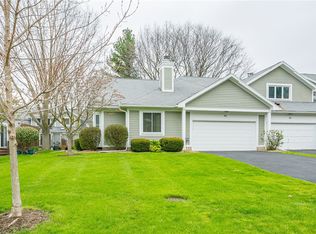40 Running Brook Ln, Rochester, NY 14626