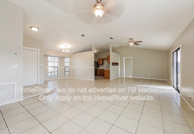 1720 SW 3rd Pl — Photo 3