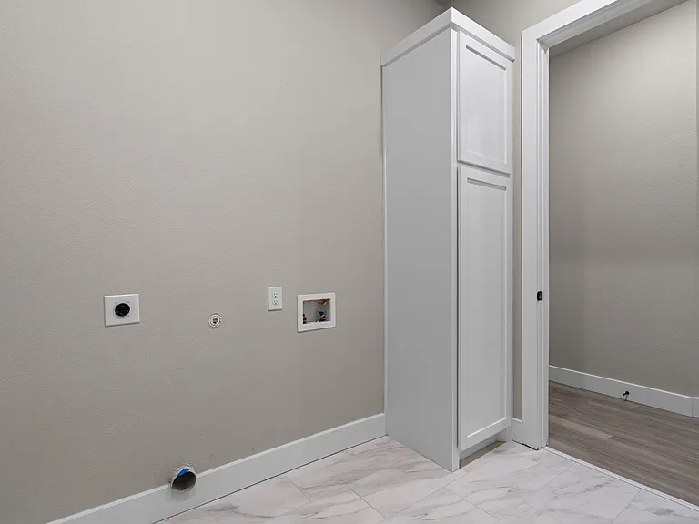 4318 Peachtree Ln — Photo 33