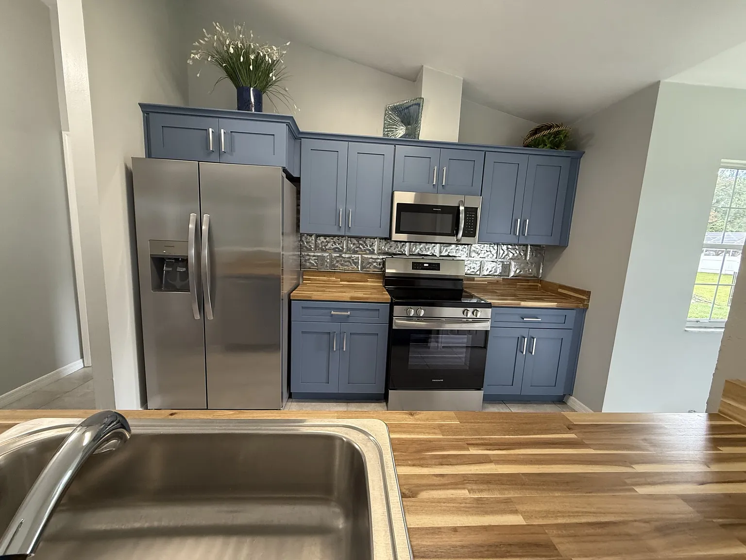 3 bed, 1682 sqft, $2,000 — Photo 2