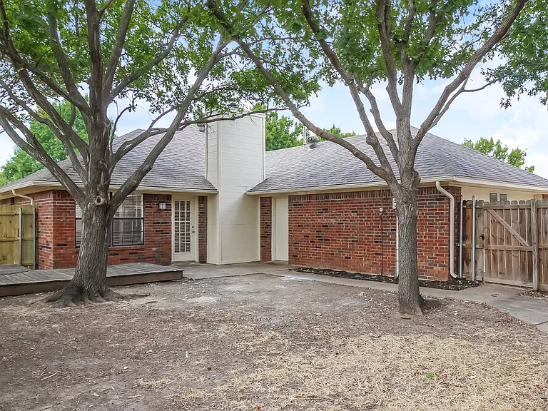 217 Tanglewood St — Photo 18
