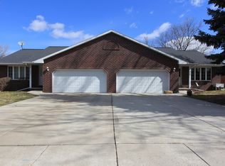 2321-2323 Manitowoc Rd, Green Bay, WI 54311